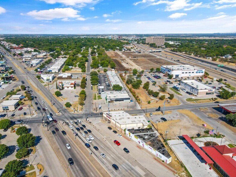 More Photos Of 5700-5730 Locke Ave, Fort Worth Unknown For Lease