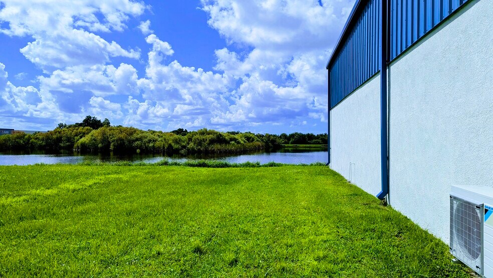More Photos Of 2328 72nd Dr E, Sarasota Warehouse For Sale