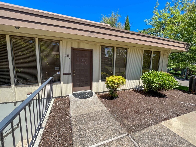 More Photos Of 1431-1449 Liberty St, Salem Office For Lease