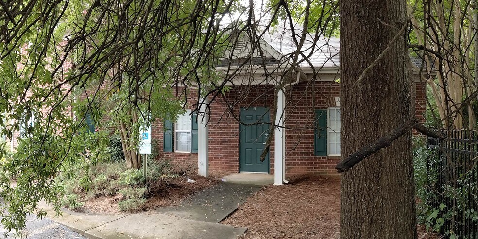 More Photos Of 7229 Albemarle Rd, Charlotte Office For Sale