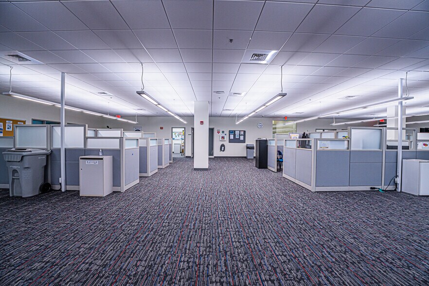 More Photos Of 10 Lyberty Way, Westford Research And Development For Lease