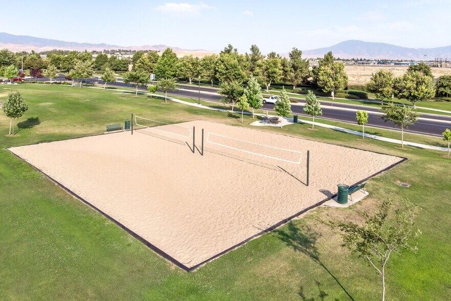 More Photos Of 9121 Prometheus Dr, Bakersfield Apartments For Sale