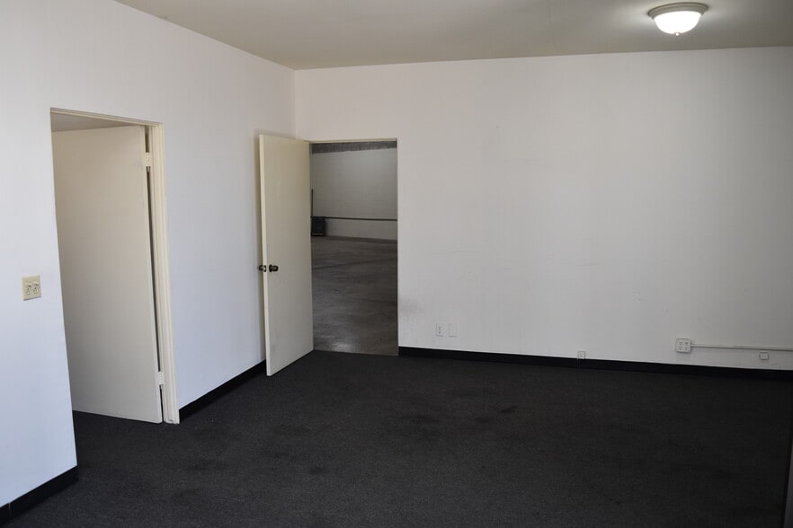 More Photos Of 4718 San Fernando Rd, Glendale Warehouse For Lease