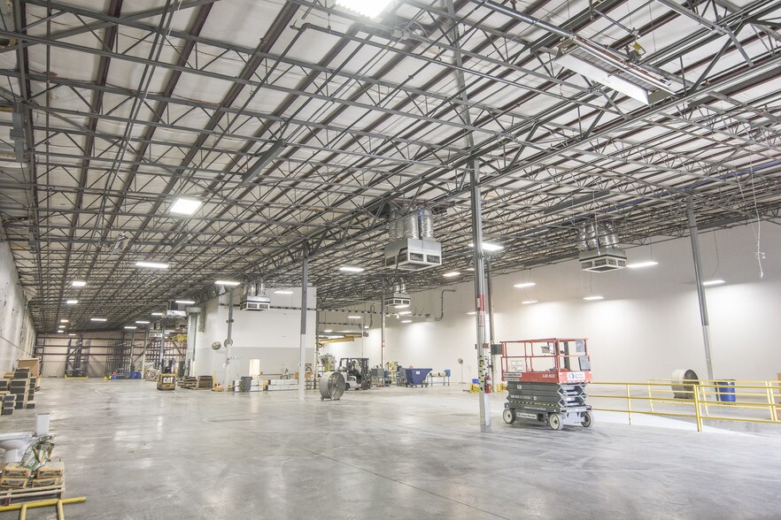 More Photos Of 100 Gardner Park, Peachtree City Warehouse For Lease