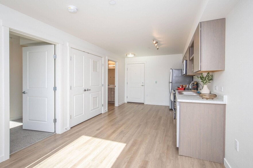 More Photos Of 15300 33rd Ave S, Seatac Apartments For Lease