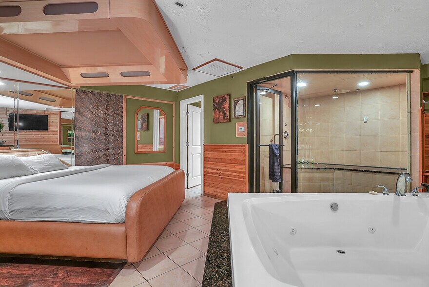 More Photos Of 16W621 S Frontage Rd, Willowbrook Hotel For Sale