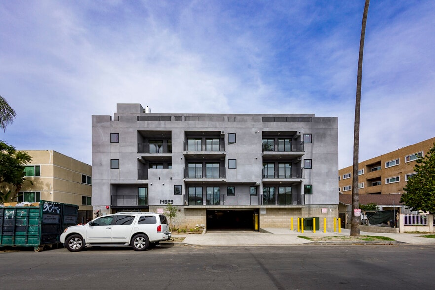 More Photos Of 14629 W Erwin St, Van Nuys Apartments For Sale