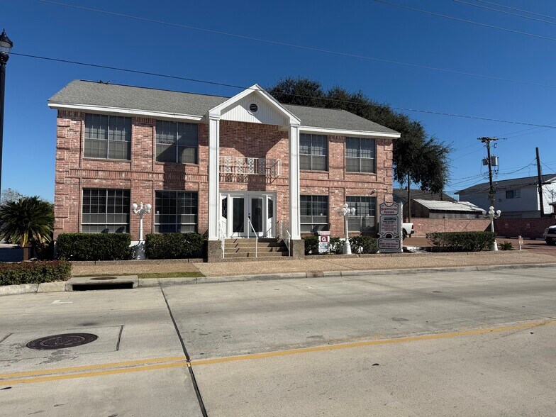 More Photos Of 2302 45th St, Galveston Office For Lease