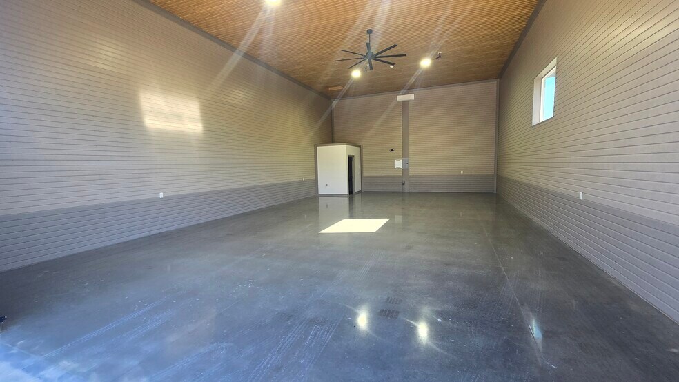 More Photos Of 144 McCrary Rd, Mooresville Flex For Lease