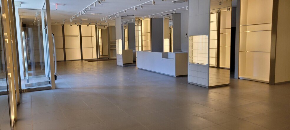 More Photos Of 135 Depot St, Manchester Center General Retail For Lease