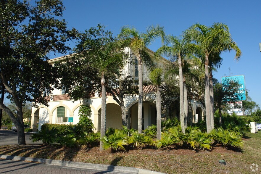 More Photos Of 7000 SE Federal Hwy, Stuart Office For Lease
