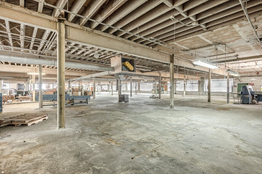 More Photos Of 3110 Elm Ave, Baltimore Warehouse For Sale