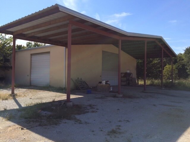 More Photos Of 1808 Barnett Dr, Weatherford Warehouse For Lease