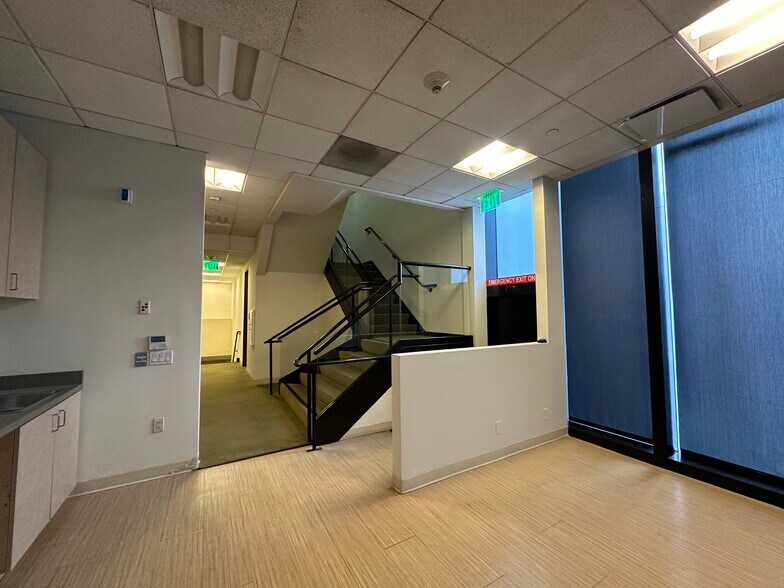 More Photos Of 888 S Figueroa St, Los Angeles Office For Lease