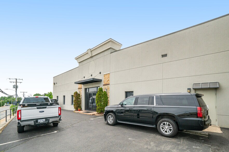 More Photos Of 7301-7307 Little River Tpke, Annandale Freestanding For Lease