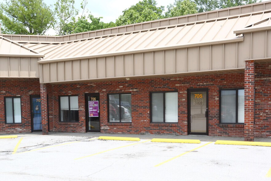 More Photos Of 3006 N Lindbergh Blvd, Saint Ann Light Distribution For Lease