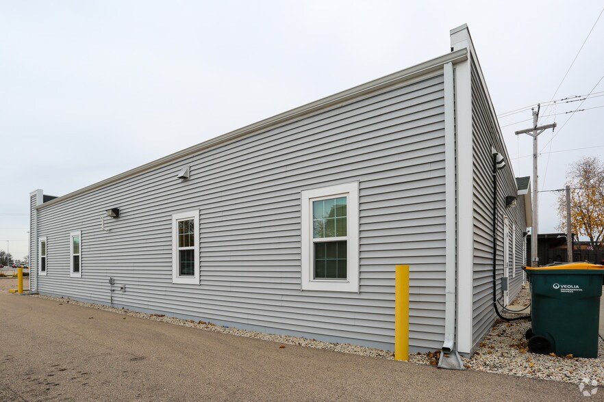 More Photos Of 809 Park Ave, Beaver Dam Office For Sale