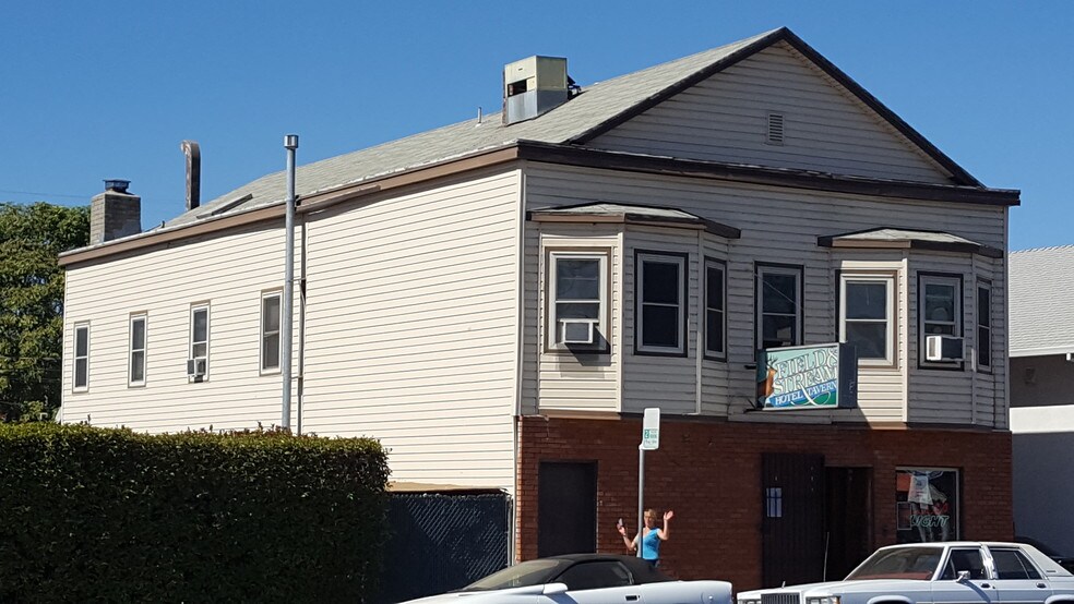 Primary Photo Of 612 B St, Marysville Bar For Sale