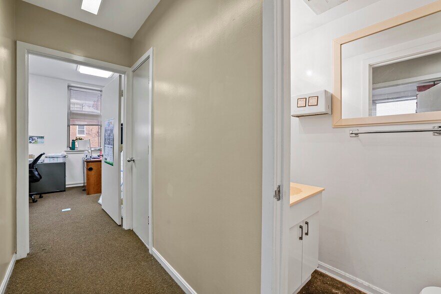 More Photos Of 729 8th St SE, Washington Storefront Retail Office For Sale