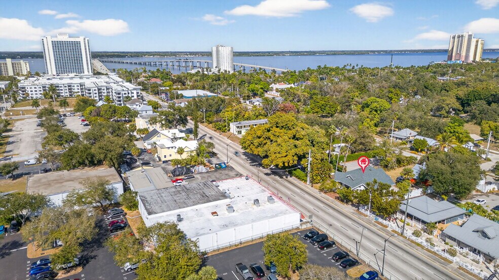 More Photos Of 1793 Fowler St, Fort Myers Freestanding For Sale