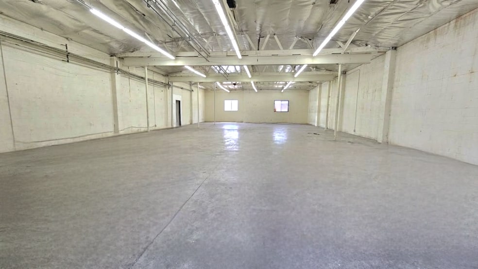 More Photos Of 929 E 14th St, Los Angeles Warehouse For Lease