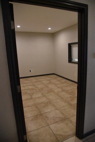 More Photos Of 1700 Dakota Ave, Midland Industrial For Lease