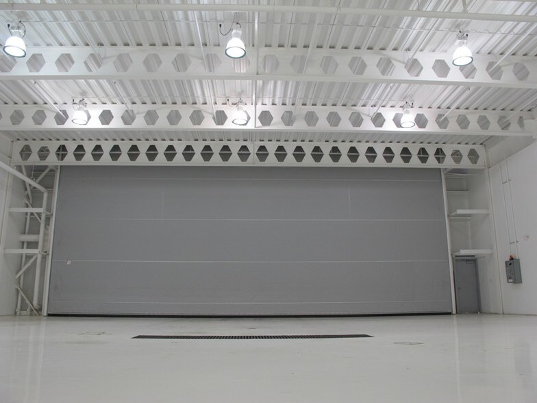 More Photos Of 2100 Palomar Airport Rd, Carlsbad Airplane Hangar For Sale