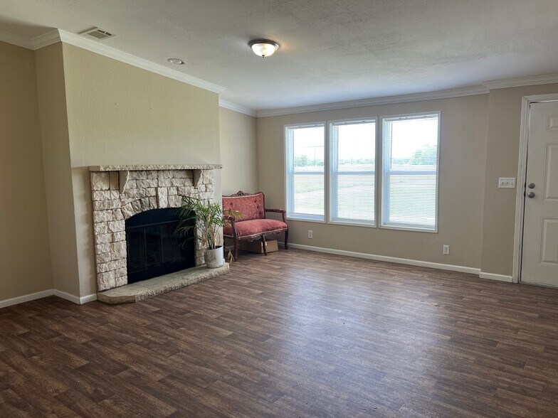 More Photos Of 149 Co 679 rd, Natalia Flex For Sale