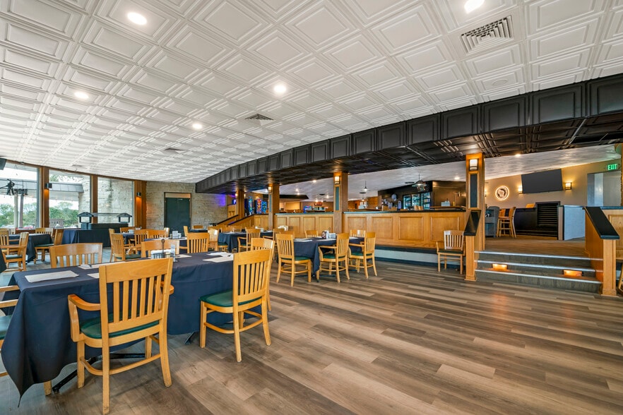 More Photos Of 250 W Church St, Mishicot Hotel For Sale