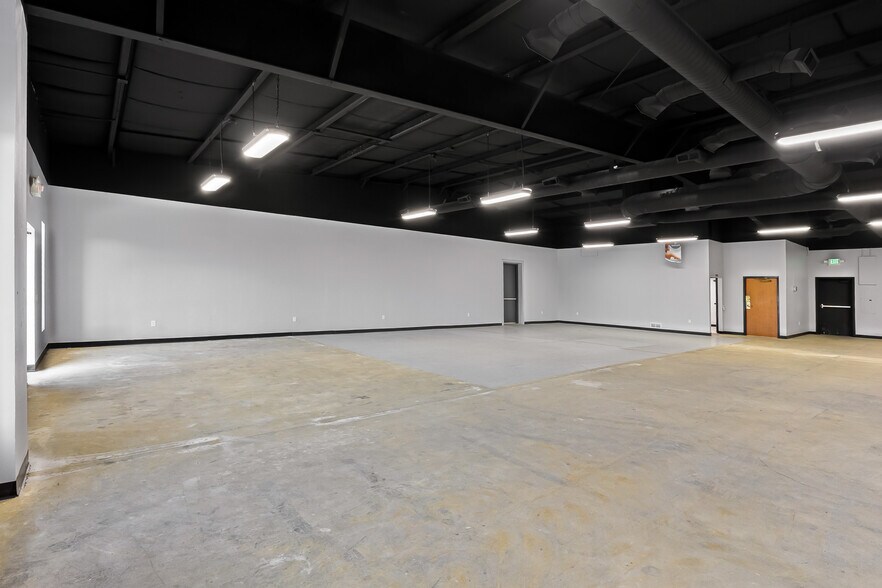 More Photos Of 3537 W Two Mile House Rd, Columbus General Retail For Lease