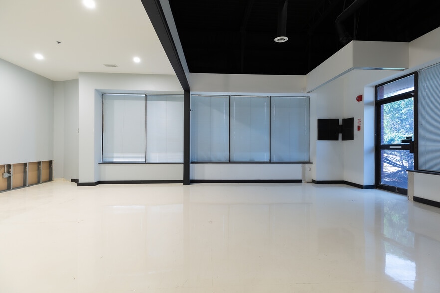 More Photos Of 25 Valleywood Dr, Markham Light Manufacturing For Lease