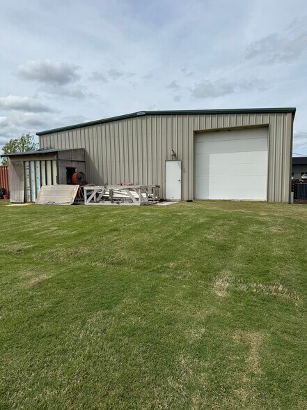 More Photos Of 2085 First Commercial Dr, Southaven Warehouse For Sale