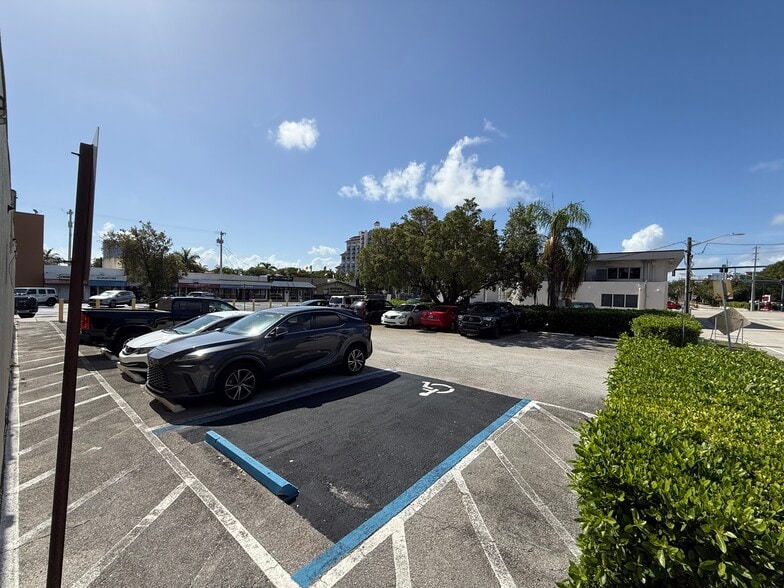 More Photos Of 1015-1019 SE 17th St, Fort Lauderdale Freestanding For Lease