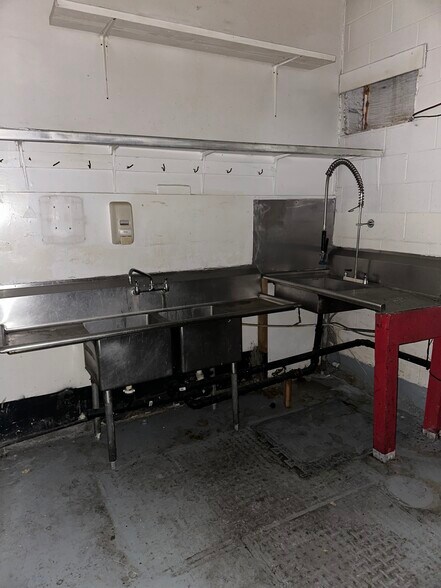 More Photos Of 230 Fox St, Lemoore Restaurant For Sale