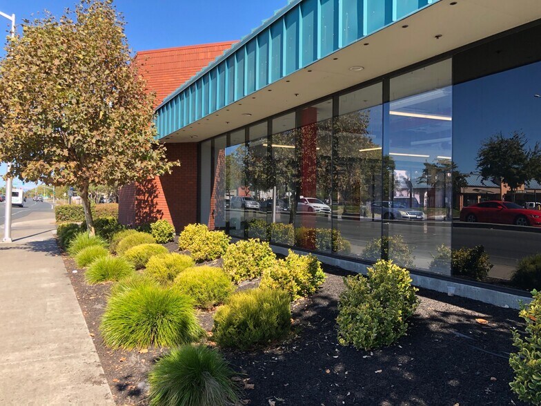 Primary Photo Of 1995 Sebastopol Rd, Santa Rosa General Retail For Sale