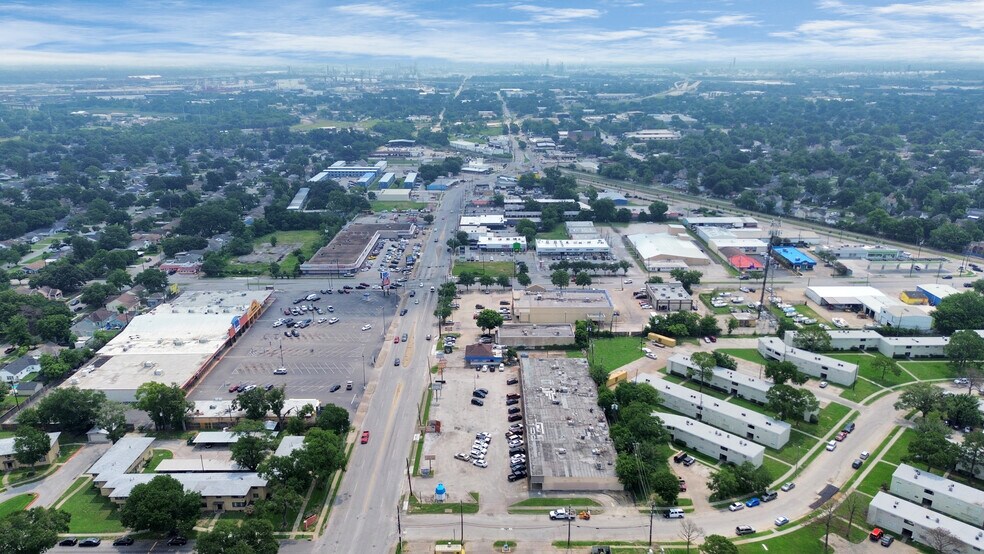 More Photos Of 7040-7058 Lawndale St, Houston Unknown For Lease