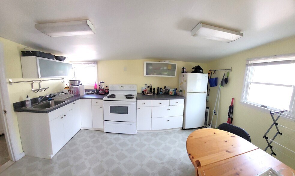 More Photos Of 21 Broadway ave, Fair Harbor Storefront Retail Residential For Sale