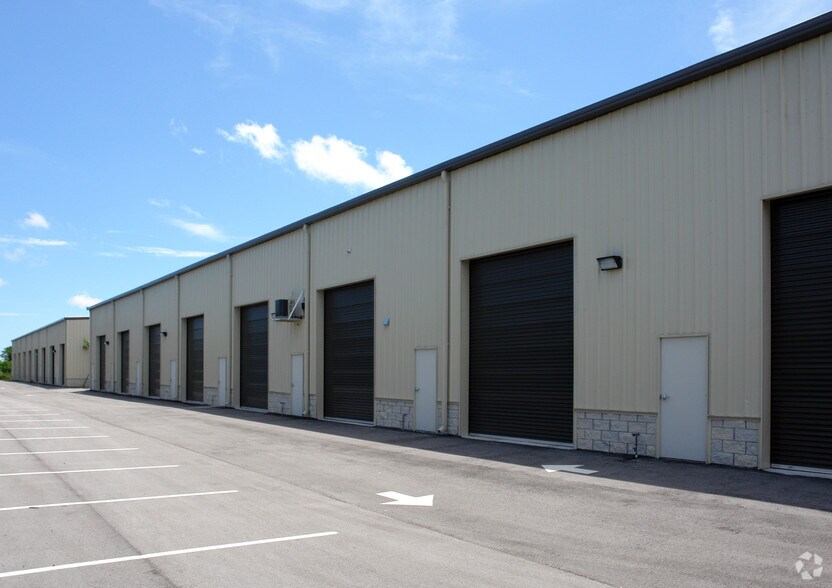 More Photos Of 9599 Barber St, Sebastian Warehouse For Lease