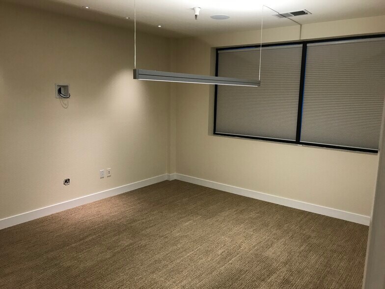 More Photos Of 285 Bel Marin Keys Blvd, Novato Light Manufacturing For Lease
