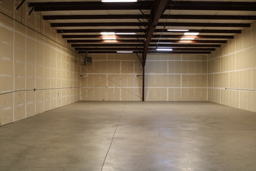 More Photos Of 45 SE Bridgeford Blvd, Bend Warehouse For Lease