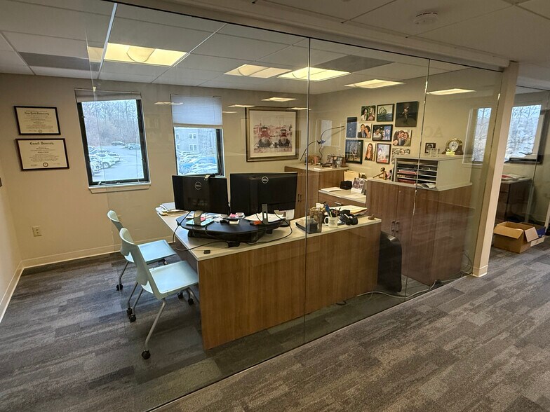 More Photos Of 6 Greenleaf Woods Dr, Portsmouth Office For Sale