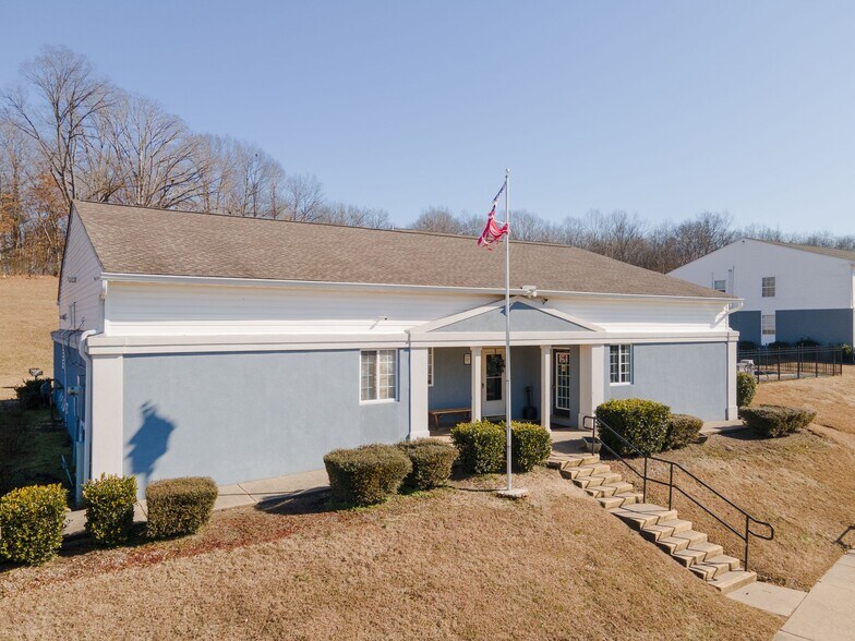 More Photos Of 1351 Avondale Dr, Clarksville Apartments For Sale