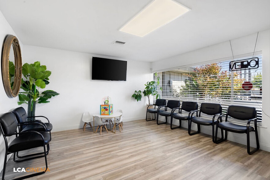 More Photos Of 3723 Wilson Rd, Bakersfield Office For Lease