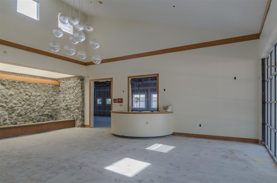 More Photos Of 4650 N Dixie Hwy, Oakland Park Medical For Lease