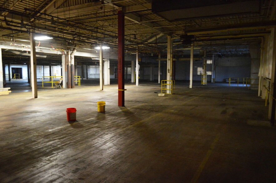 More Photos Of 44 Walnut St, Chilton Manufacturing For Lease