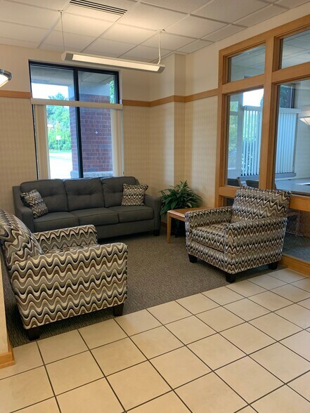 More Photos Of 905-909 S Taylor Dr, Sheboygan Office For Lease