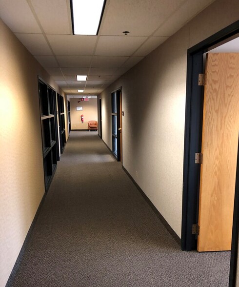 More Photos Of 125-175 Jackson Ave N, Hopkins Light Distribution For Lease