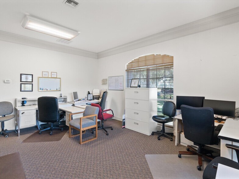 More Photos Of 15400 S US Highway 301, Summerfield Office For Sale