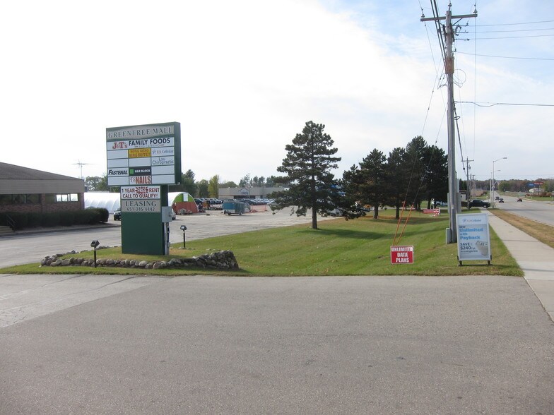 More Photos Of 720-756 Broadway St, Berlin Freestanding For Sale