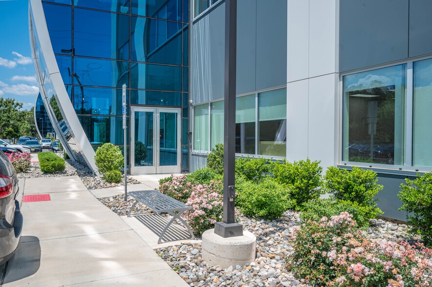 More Photos Of 2013 Cedarbridge Ave, Lakewood Office For Lease